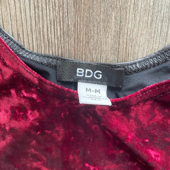 UO / BDG / VELVET CROPPED TANK TOP - Picture 3 of 6